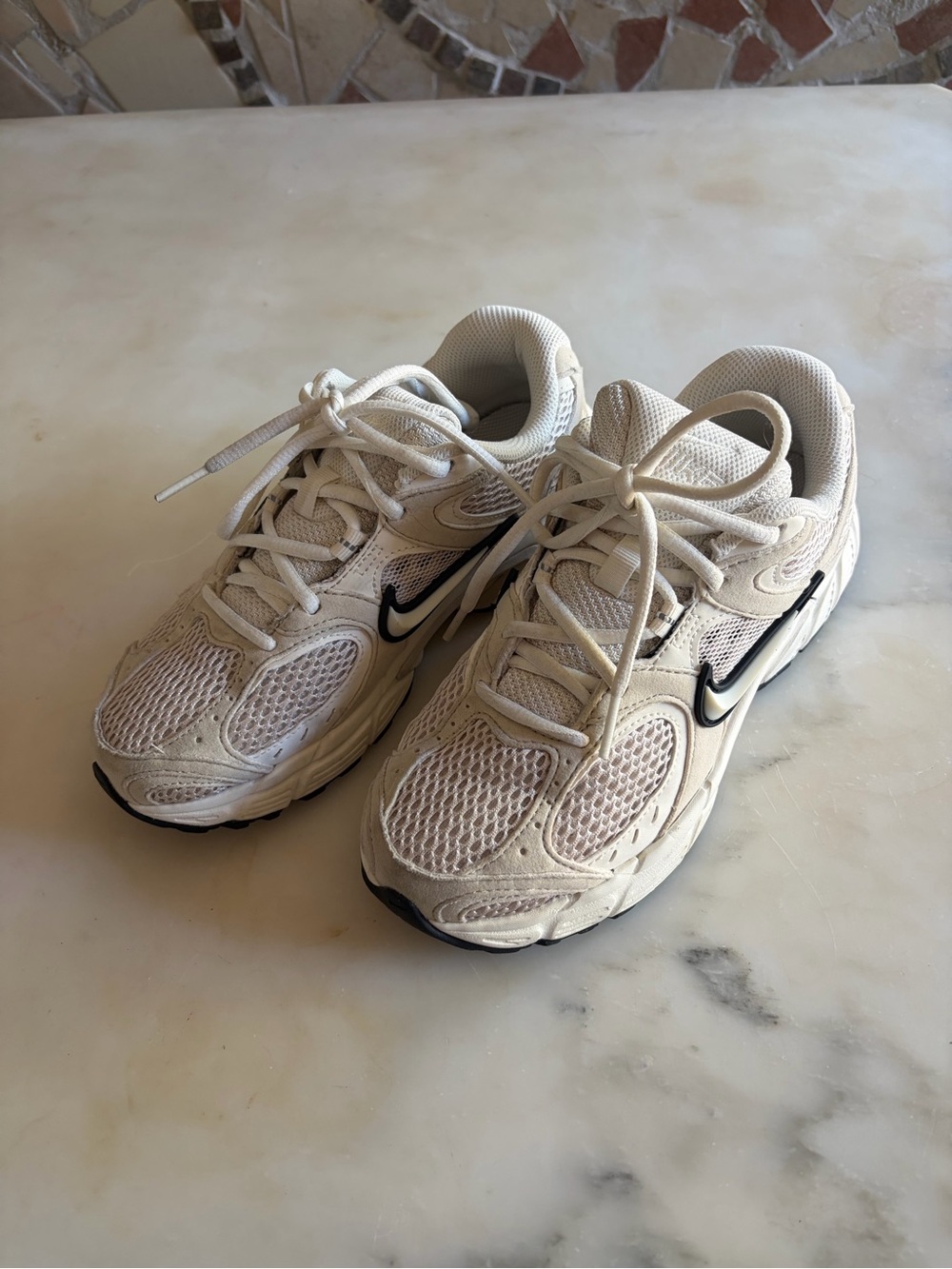 V5 RNR Sneaker - Picture 2 of 9